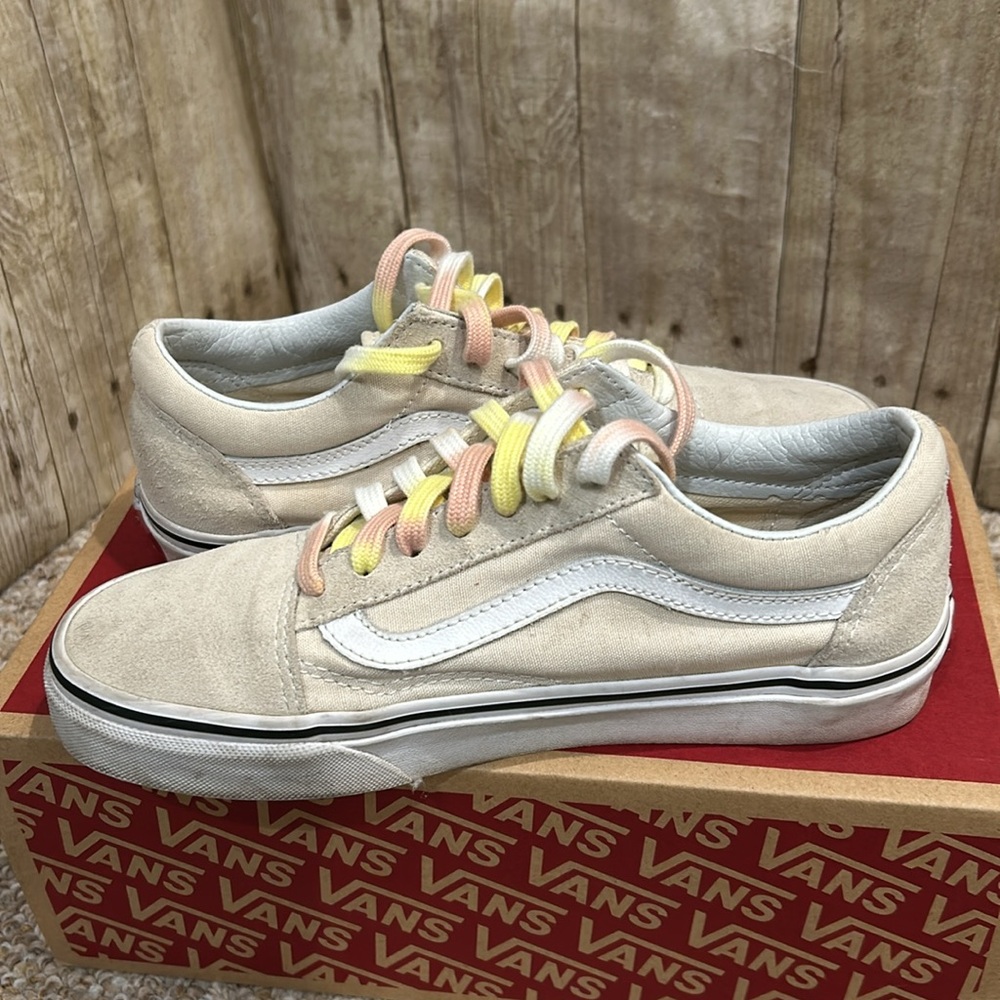 VANS Women’s 7.5 White Canvas & Suede Off the Wall sneakers - Picture 7 of 9